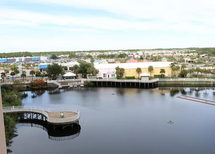 Laketown Wharf 1233 Luxury Condo