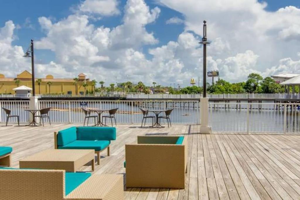 Apartamento Laketown Wharf 1233 Luxury